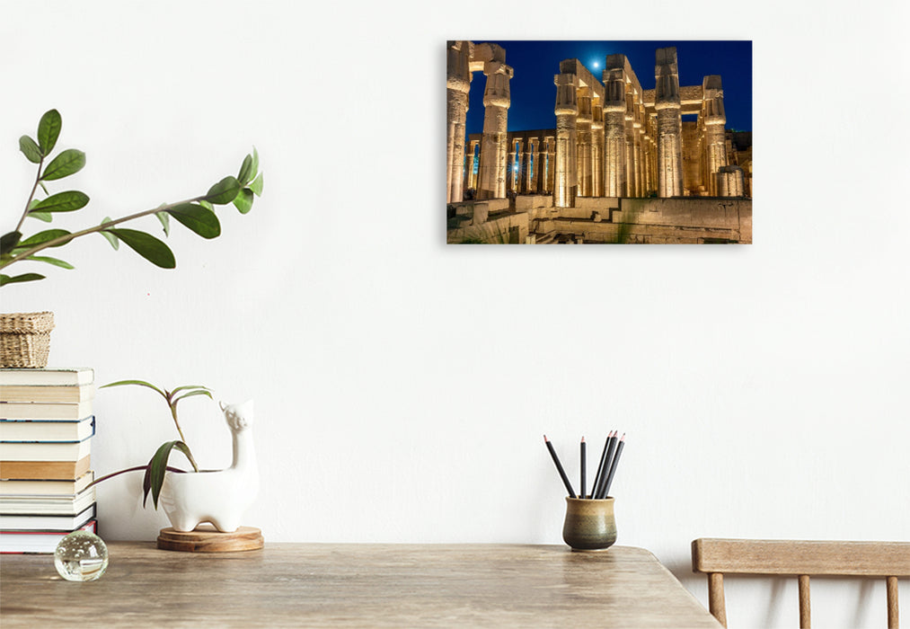 Premium Textil-Leinwand Der Luxor-Tempel unter dem Mond von Theben