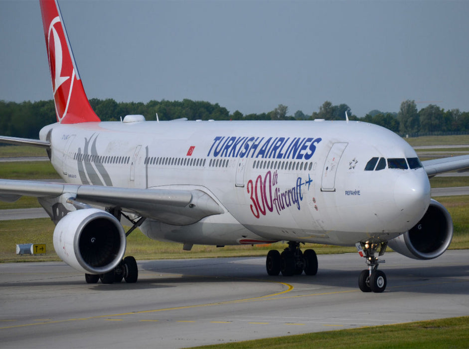 Turkish Airlines A330-303 (TC-LNC) at Munich Airport (MUC/EDDM) - CALVENDO Foto-Puzzle'