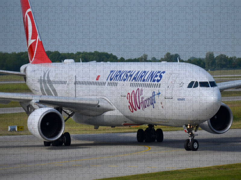 Turkish Airlines A330-303 (TC-LNC) at Munich Airport (MUC/EDDM) - CALVENDO Foto-Puzzle'