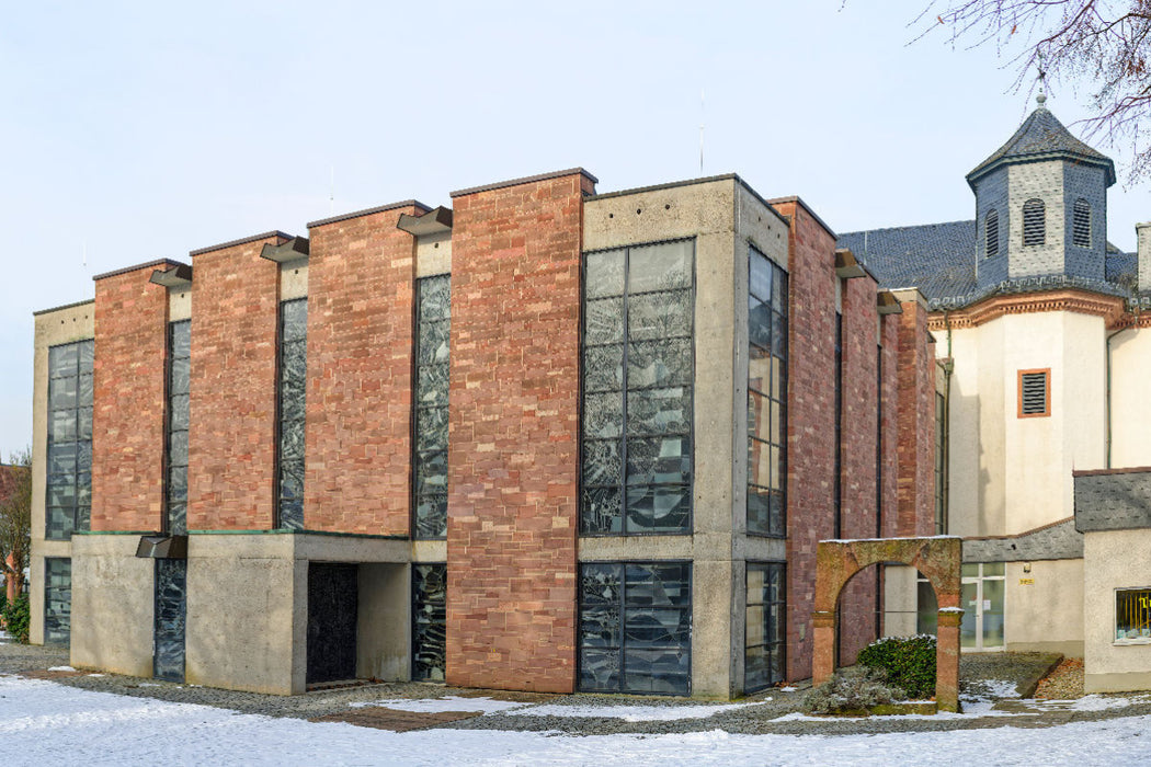 Premium Textil-Leinwand Anbau der Kirche St. Dionysius in Kelkheim (Taunus), die auf mehr als 1000 Jahre Geschichte blickt