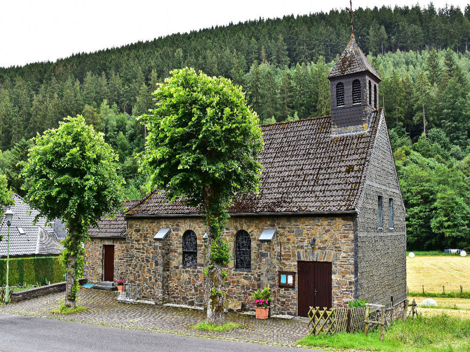 Die Kapelle St. Hubertus in Erkensruhr / Eifel im Bistum Aachen - CALVENDO Foto-Puzzle'