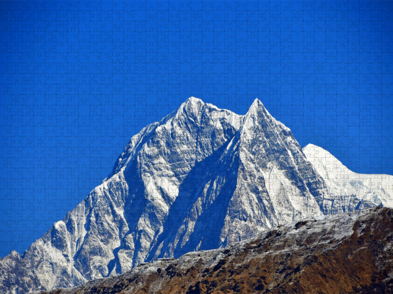 Nilgiri Nord (7061 m) und Nilgiri Süd (6839 m) von links vom Bergdorf Ghorepani (2870 m) - CALVENDO Foto-Puzzle'