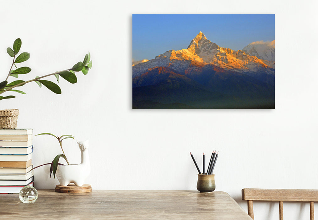 Premium Textil-Leinwand Der beeindruckende Machhapuchhre (6993 m) am frühen Morgen vom Aussichtspunkt Sarangkot