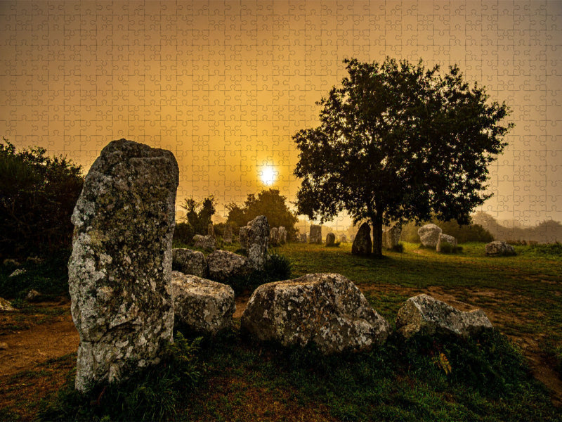 Erleben Sie die mystische Pracht der Menhire bei den Alignements de Kerzerho in Erdeven! - CALVENDO Foto-Puzzle'