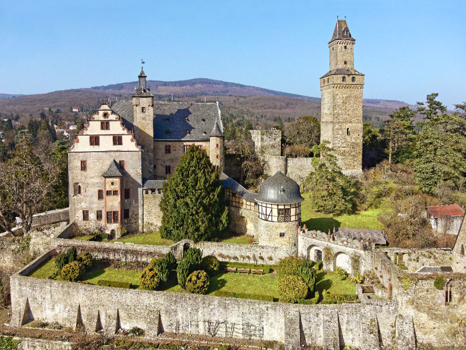 Die Burg Kronberg besticht durch ihren ausgezeichneten Zustand und den monolithischen Bergfried - CALVENDO Foto-Puzzle'