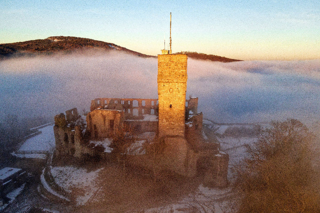 Premium Textil-Leinwand Letzte Sonnenstrahlen erleuchten die Burgruine Königstein