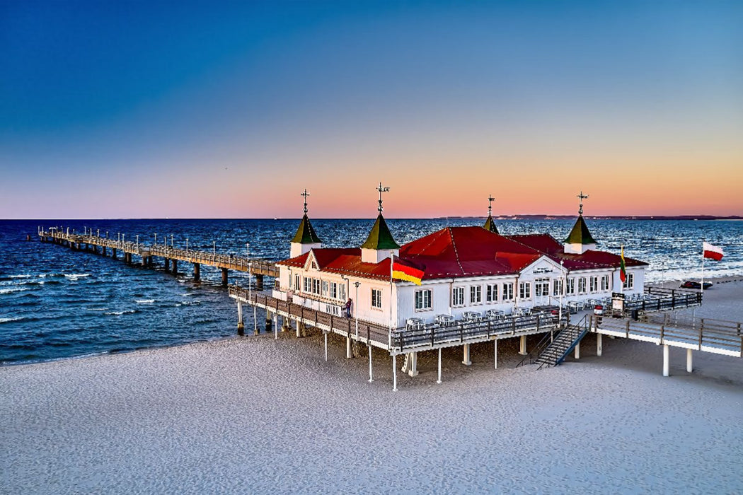 Premium Textil-Leinwand Seebrücke Ahlbeck auf Usedom