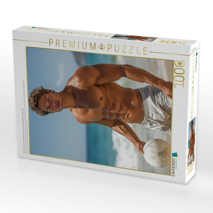 Attraktiver Mann mit Sixpack am Strand mit Volleyball in heißer Pose - CALVENDO Foto-Puzzle'