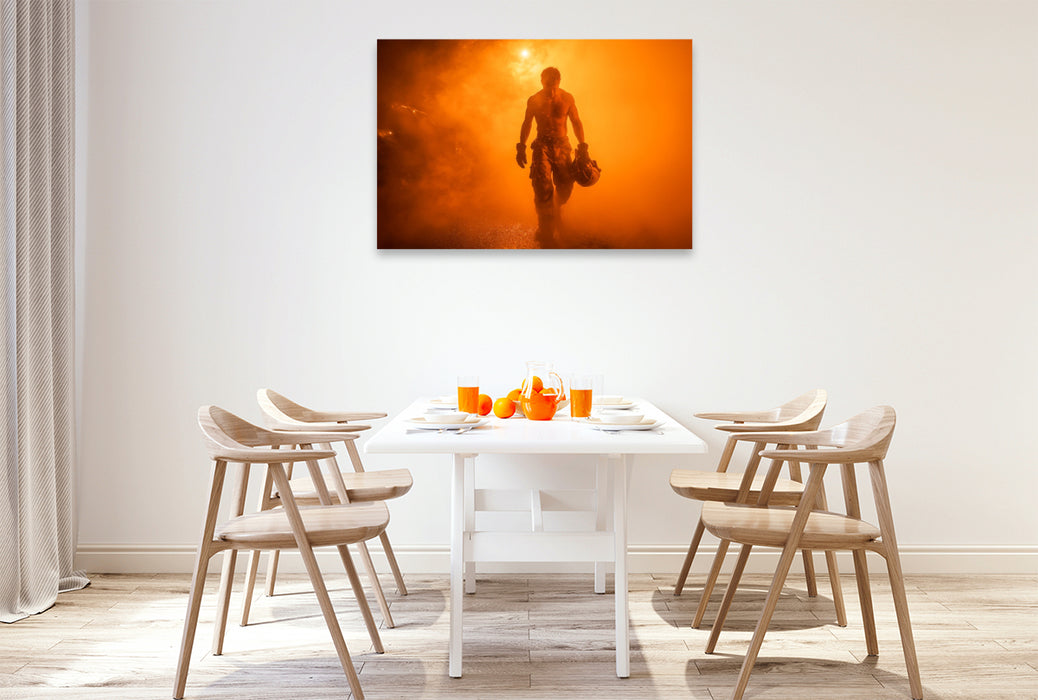 Premium Textil-Leinwand Feuriger und sexy Feuerwehrmann mit Muskeln im Einsatz