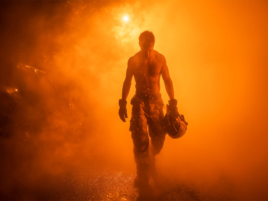 Feuriger und sexy Feuerwehrmann mit Muskeln im Einsatz - CALVENDO Foto-Puzzle'