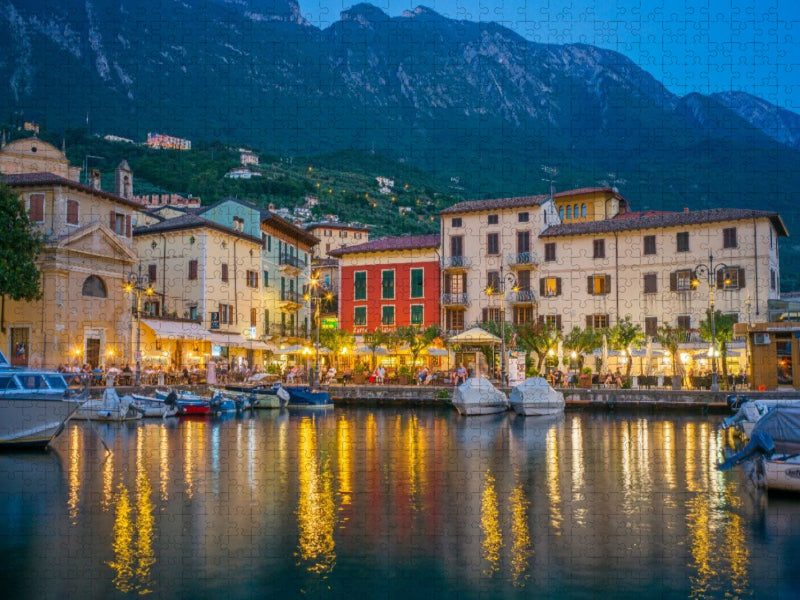 Malcesine bei Nacht - CALVENDO Foto-Puzzle'