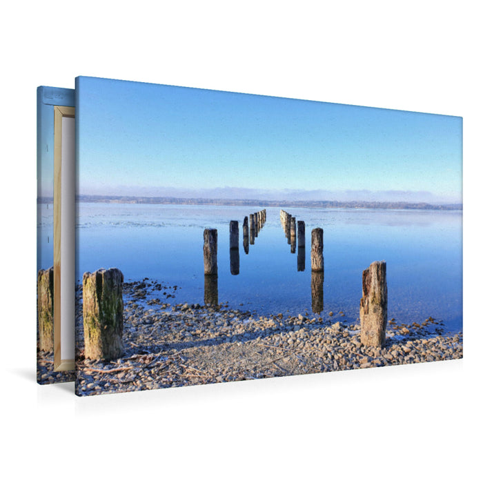 Premium Textil-Leinwand Starnberger See im Winter – Zeitlose Ruhe