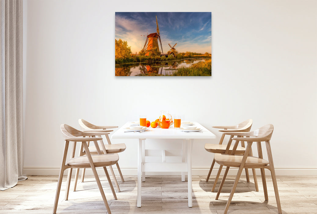 Premium Textil-Leinwand Windmühlen von Kinderdijk in der Abenddämmerung