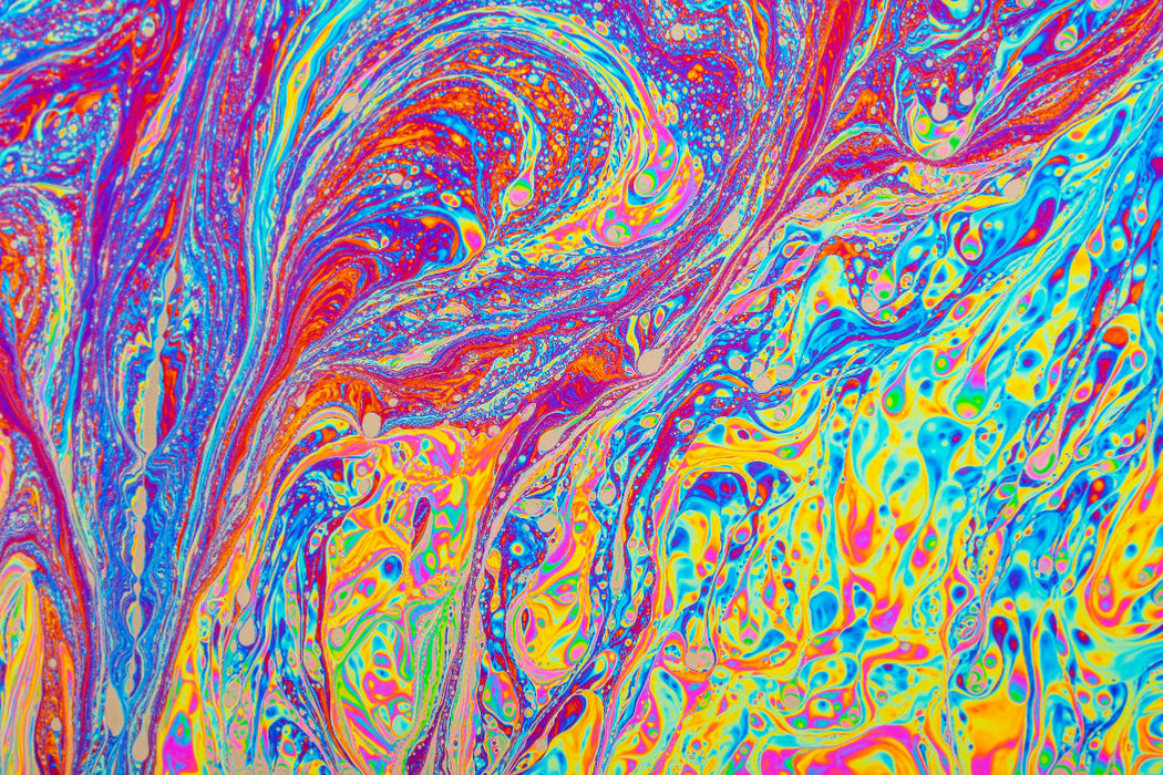 Premium Textil-Leinwand Im Farbrausch - Eine Seifenblase im Detail