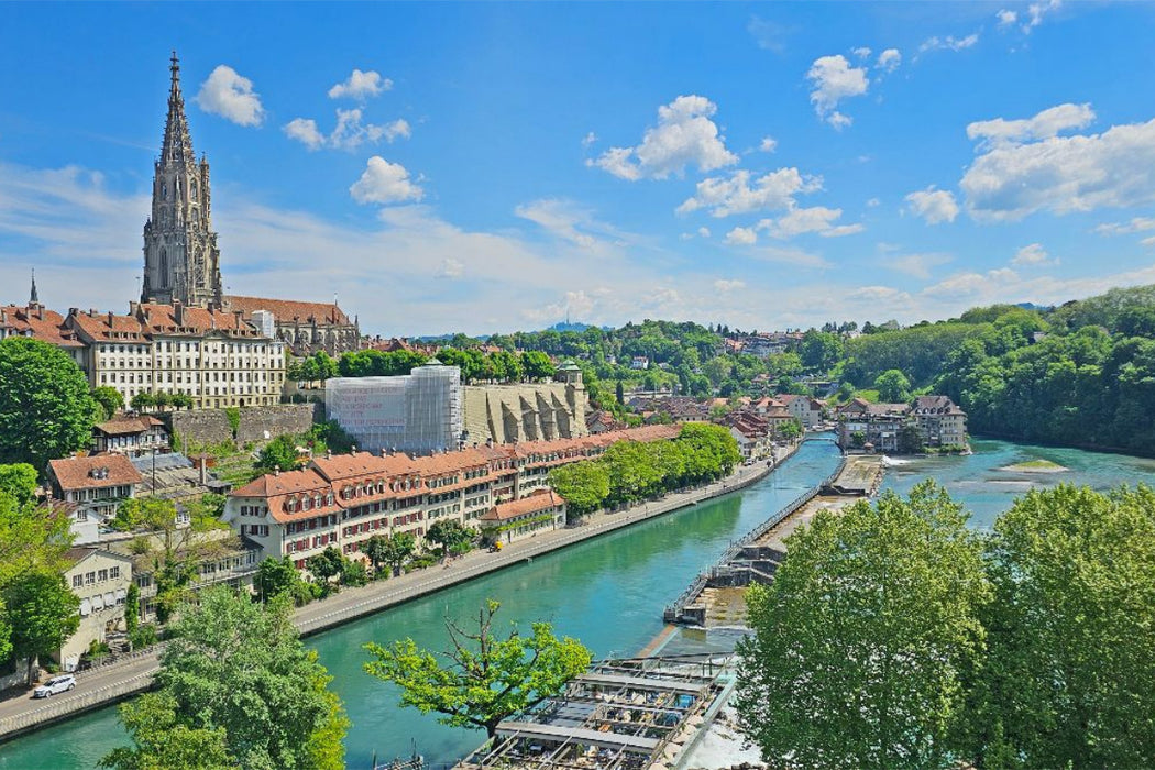 Premium Textil-Leinwand Blick auf den Dom und die Aare in Bern