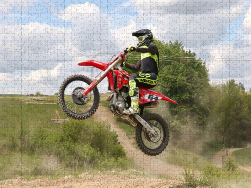 Action-Bild von einem Motocross-Fahrer beim Sprung mit dem Motorrad - CALVENDO Foto-Puzzle'