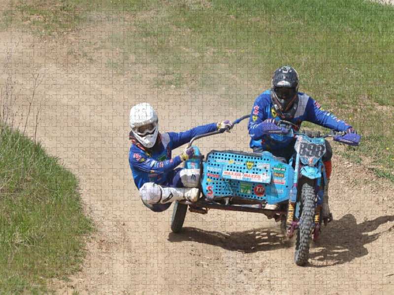 Motocross Beiwagen-Fahrer mit Copilot in Action - CALVENDO Foto-Puzzle'