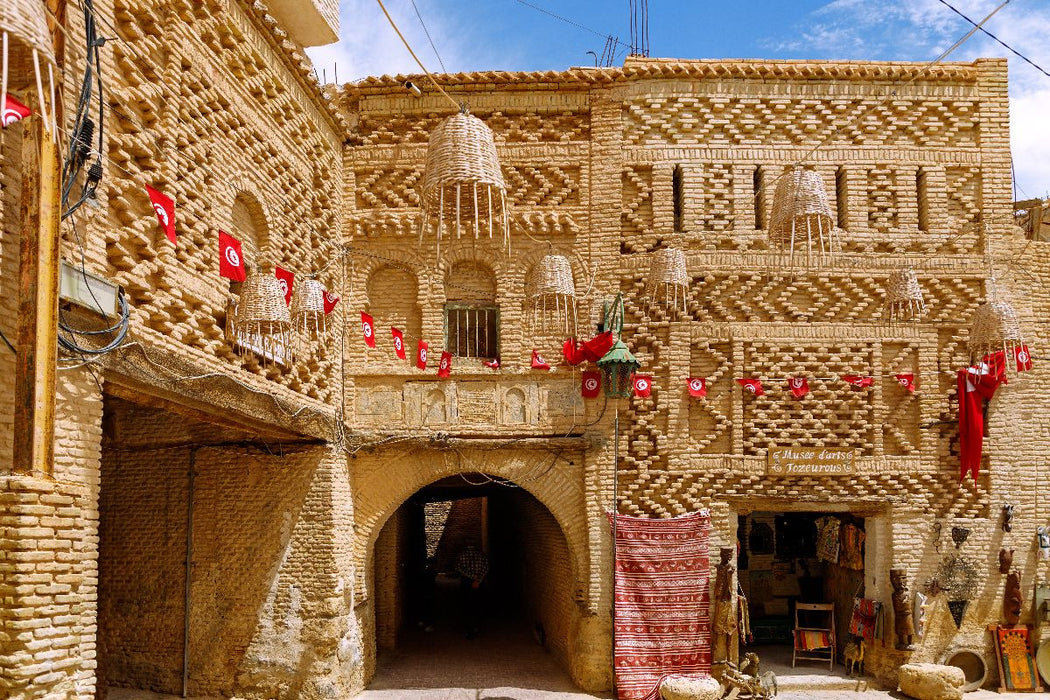 Premium Textil-Leinwand Lehmziegelarchitektur in der Oasenstadt Tozeur