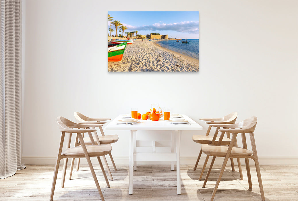 Premium Textil-Leinwand Strand mit Fischerbooten vor der Kasbah in Hammamet