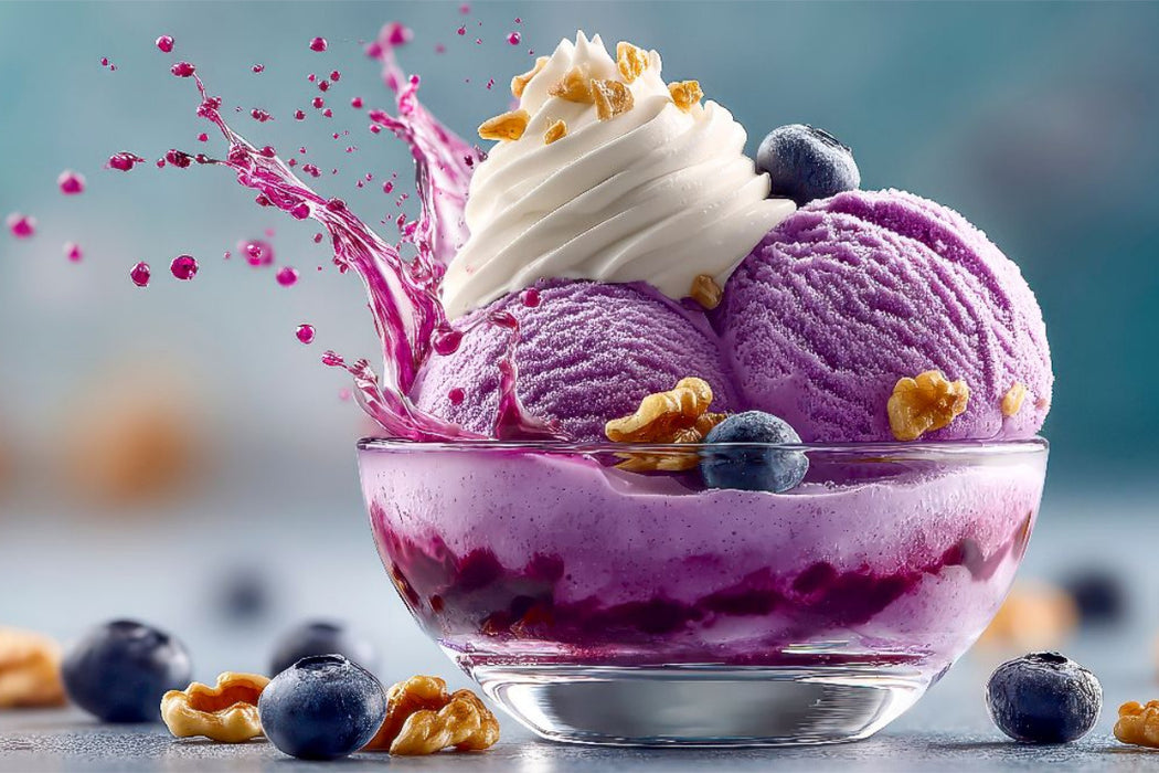 Premium Textil-Leinwand Hier dominieren die Heidelbeeren den süßen Gaumenschmaus