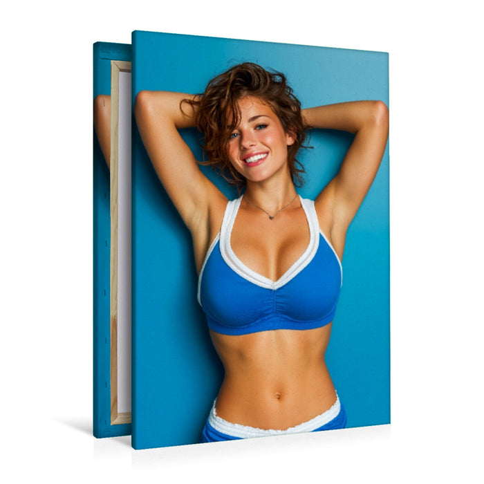 Premium Textil-Leinwand Sexy Frau in sportlichem Bikini vor blauem Hintergrund