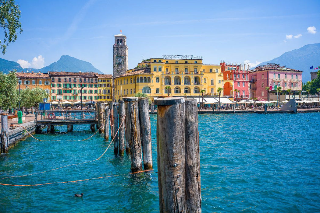Premium Textil-Leinwand Riva del Garda - Am Alten Hafen