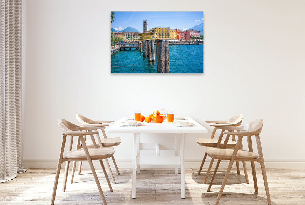 Premium Textil-Leinwand Riva del Garda - Am Alten Hafen