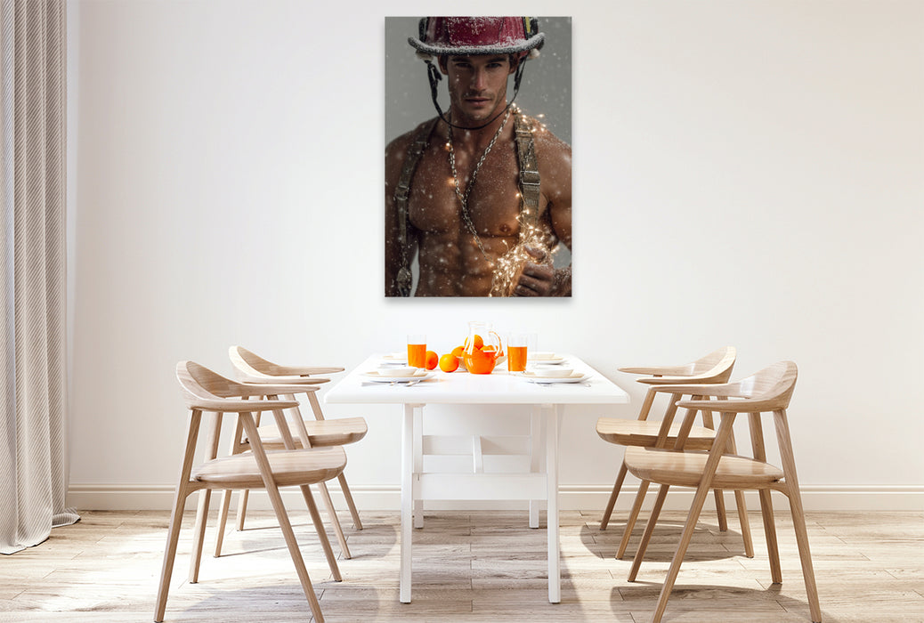 Premium Textil-Leinwand Sexy Feuerwehrmann mit nacktem Oberkörper und Lichterkette