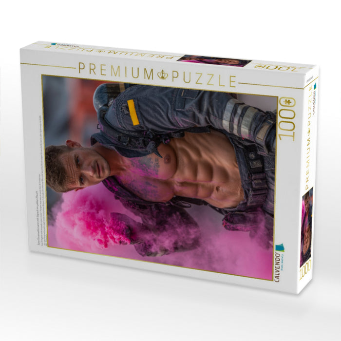 Sexy Feuerwehrmann mit Sixpack im pinken Rauch - CALVENDO Foto-Puzzle'