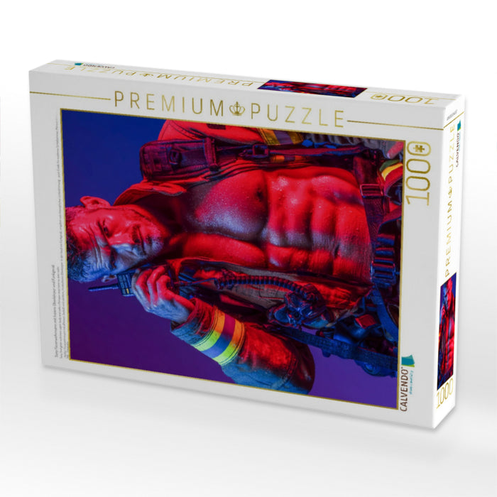 Sexy Feuerwehrmann mit freiem Oberkörper und Funkgerät - CALVENDO Foto-Puzzle'