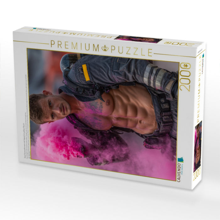 Sexy Feuerwehrmann mit Sixpack im pinken Rauch - CALVENDO Foto-Puzzle'