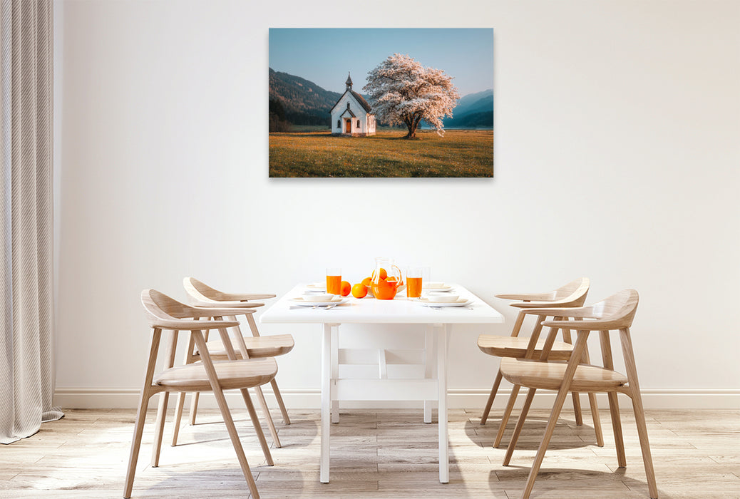 Premium Textil-Leinwand Gesegnet ist der Mensch, der sich auf den Herrn verlaesst. Er wird sein wie ein Baum, am Wasser gepflanzt, der seine Wurzeln zum Bach hin streckt. (Jeremia 17,7–8)