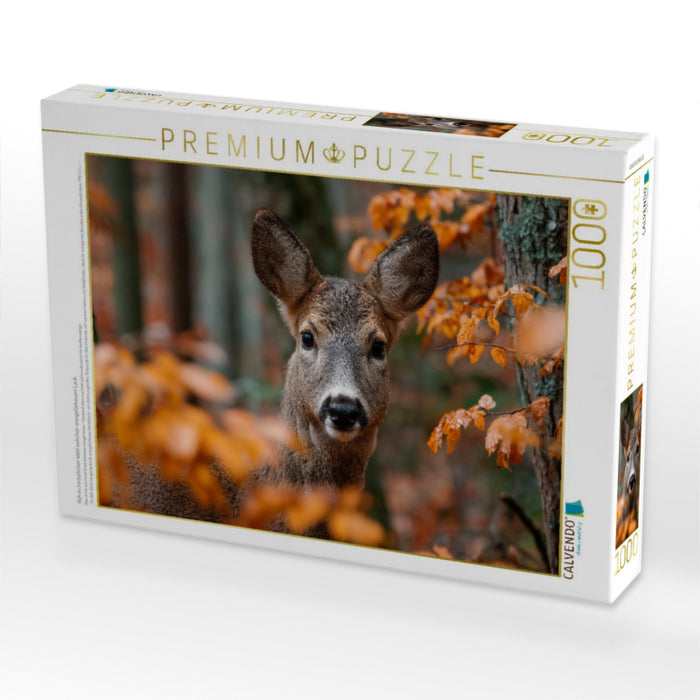 Reh im herbstlichen Wald zwischen orangefarbenem Laub - CALVENDO Foto-Puzzle'
