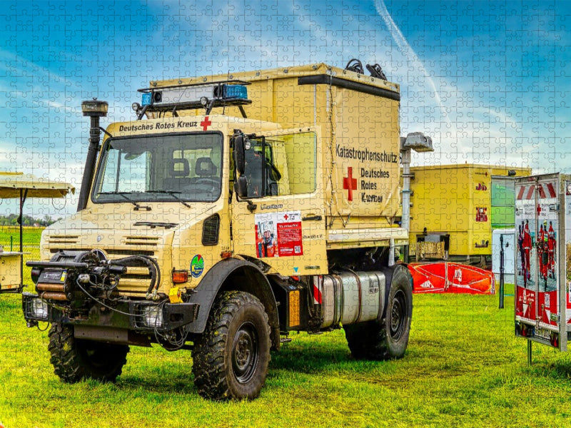 Einsatzfahrzeug Deutsches Rotes Kreuz und Katastrophenschutz - CALVENDO Foto-Puzzle'