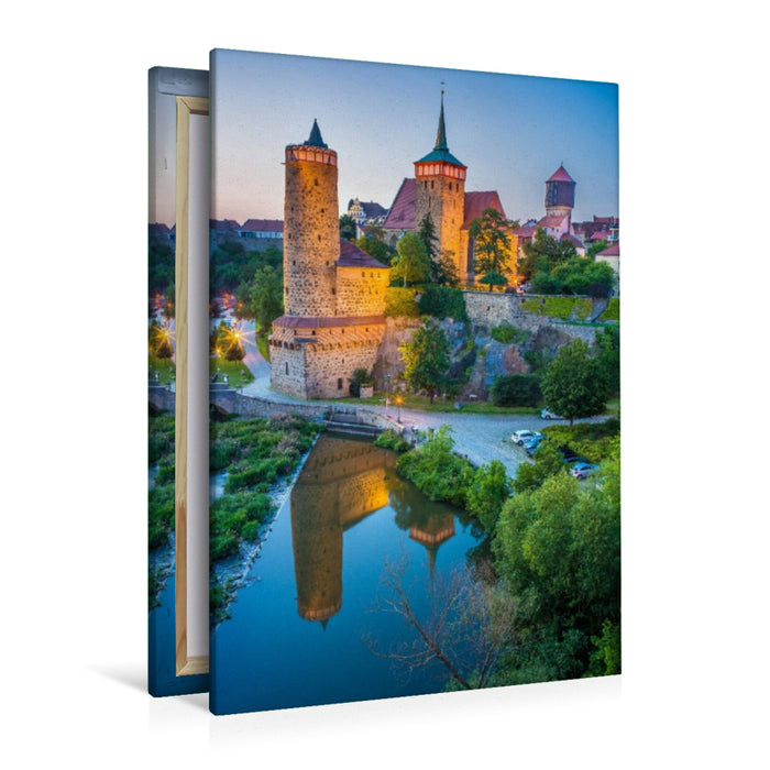 Premium Textil-Leinwand Bautzen nach dem Sonnenuntergang - Blick über die Spree zur Altstadt