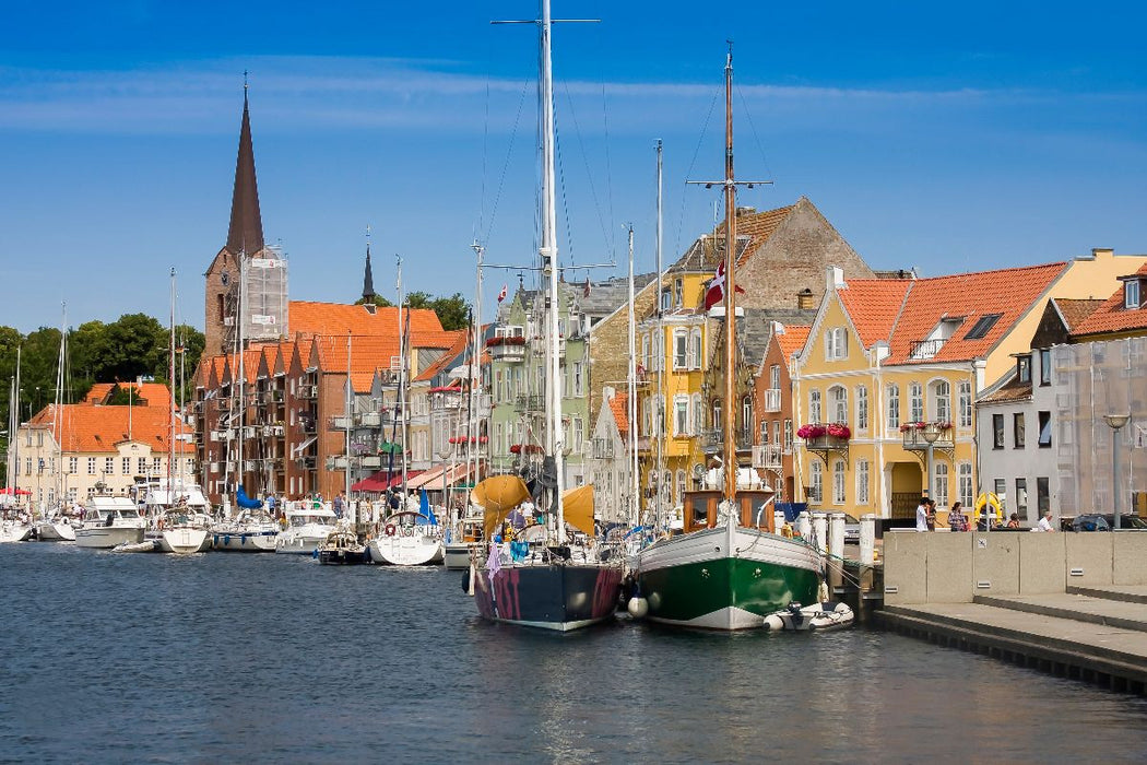 Premium Textil-Leinwand Segelboote am Hafen von Sonderborg, Dänemark
