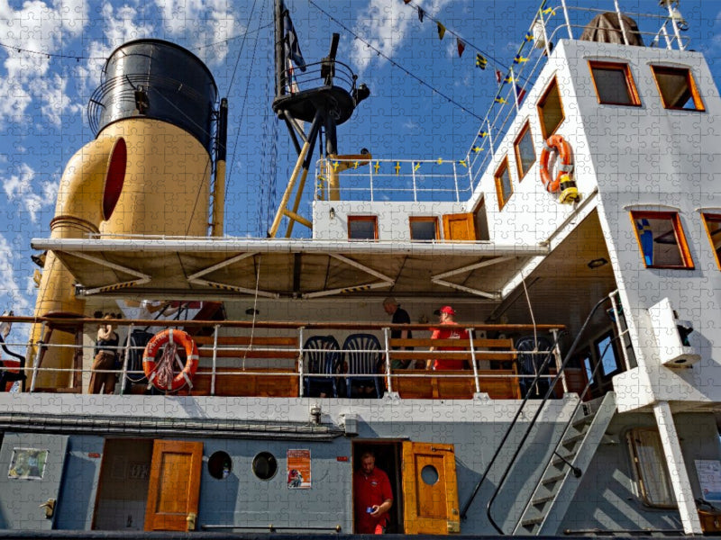 Brücke und Schornstein des Dampfeisbrechers - CALVENDO Foto-Puzzle'