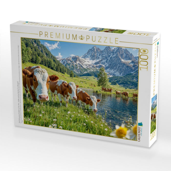 Drei Kühe grasen friedlich auf der Alm – Idylle zwischen Bachlauf und Bergluft - CALVENDO Foto-Puzzle'