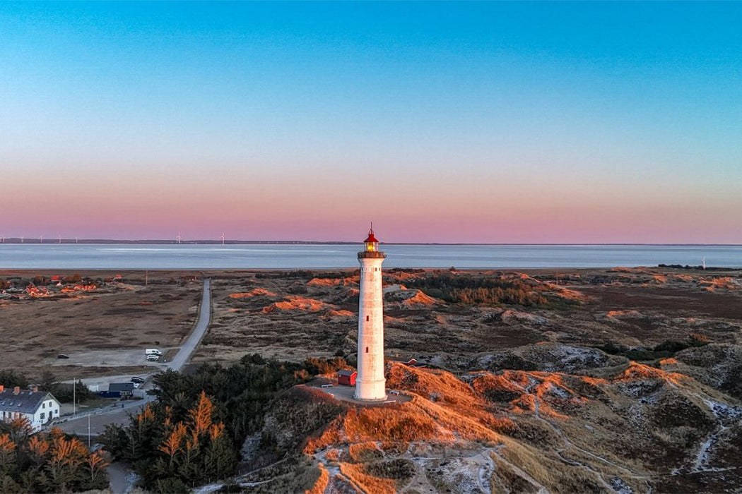 Premium Textil-Leinwand Lyngvig Fyr aus der Luft