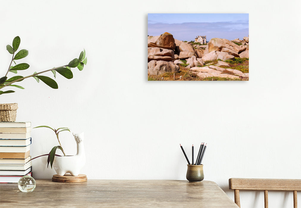 Premium Textil-Leinwand Rosa Granitfelsen am Zöllnerpfad – einzigartiges Küstenbild der Bretagne