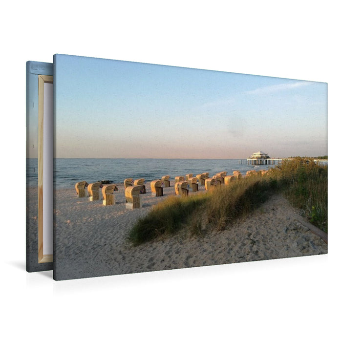 Premium Textil-Leinwand Timmendorfer Strand in der Abenddämmerung