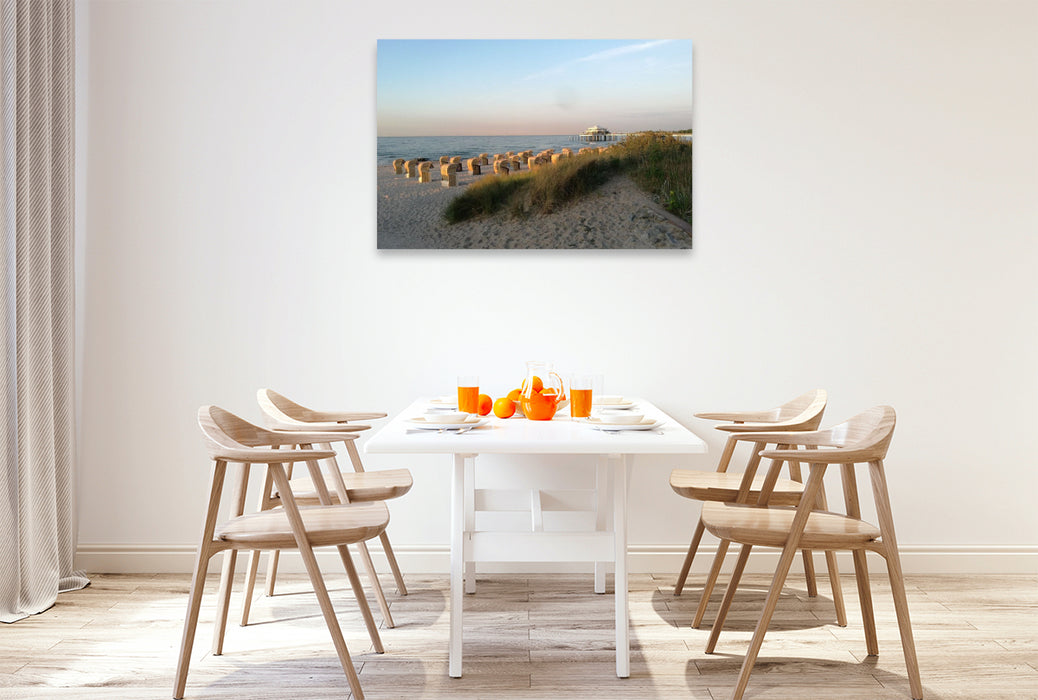 Premium Textil-Leinwand Timmendorfer Strand in der Abenddämmerung