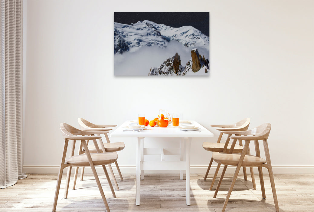Premium Textil-Leinwand Der Cosmique Grat und der Mont Blanc bei Nacht
