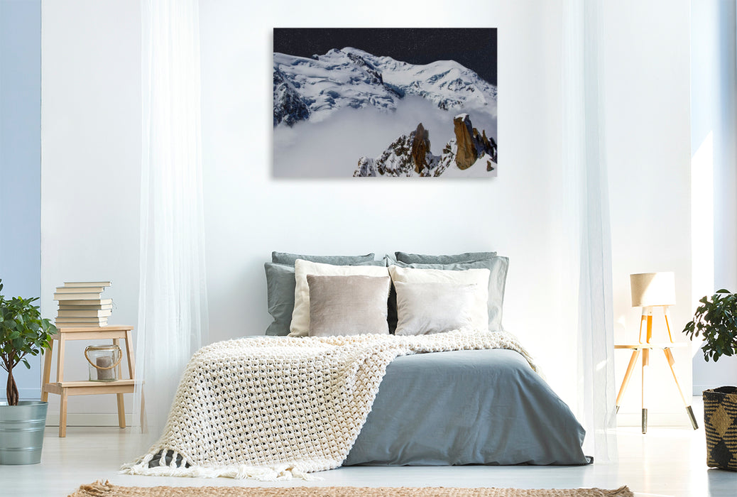 Premium Textil-Leinwand Der Cosmique Grat und der Mont Blanc bei Nacht