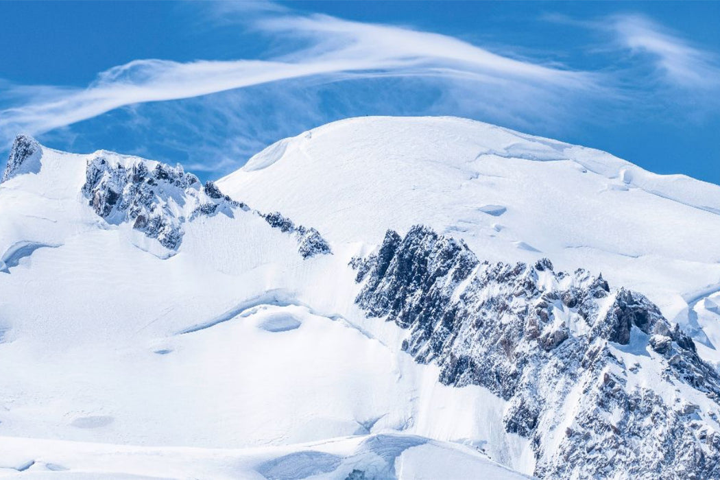 Premium Textil-Leinwand Ein Wolkenbogen über dem Mont Maudit und Mont Blanc