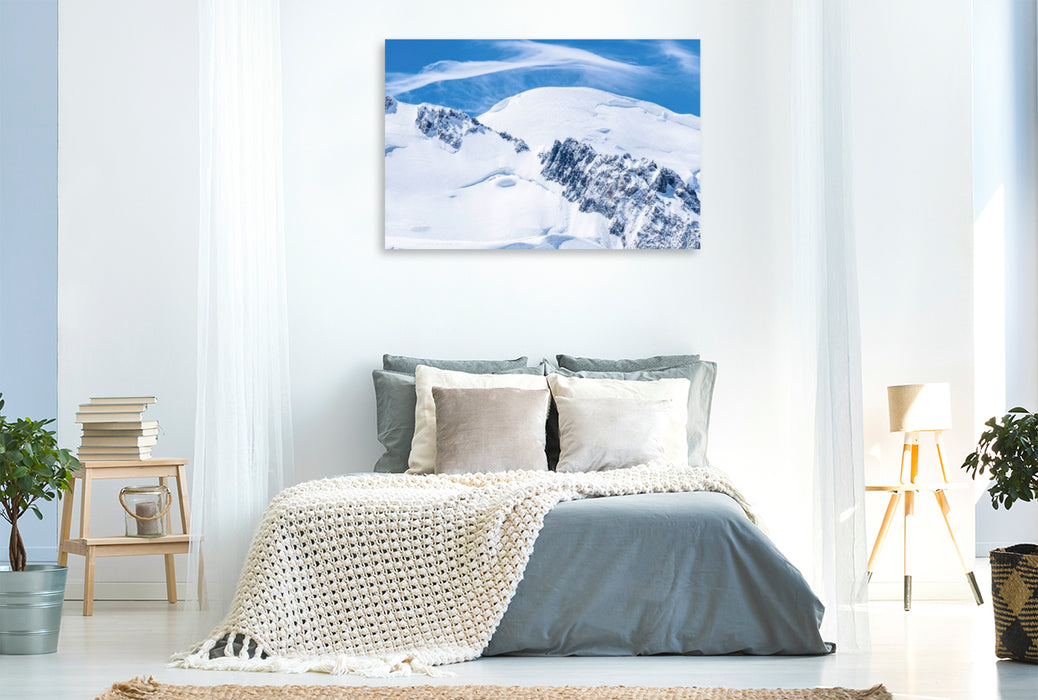 Premium Textil-Leinwand Ein Wolkenbogen über dem Mont Maudit und Mont Blanc