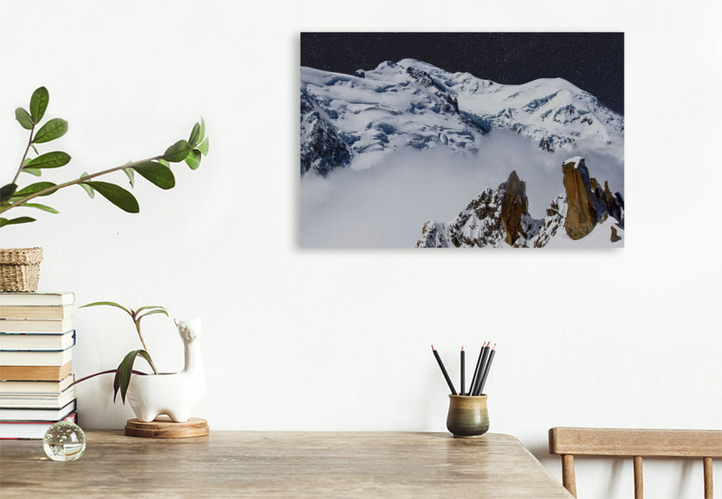 Premium Textil-Leinwand Der Cosmique Grat und der Mont Blanc bei Nacht