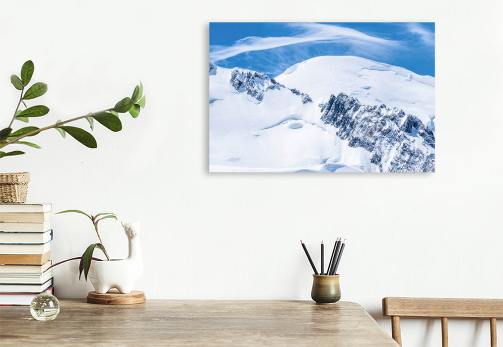 Premium Textil-Leinwand Ein Wolkenbogen über dem Mont Maudit und Mont Blanc