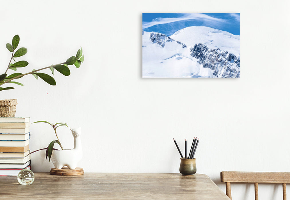 Premium Textil-Leinwand Ein Wolkenbogen über dem Mont Maudit und Mont Blanc