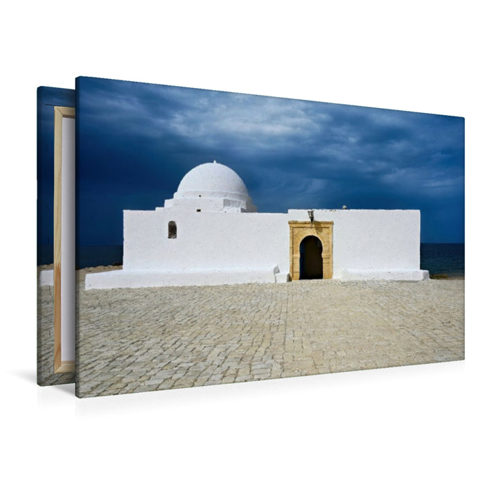 Premium Textil-Leinwand Sidi Mansour Moschee in Monastir, Tunesien unter schwarzen Wolken